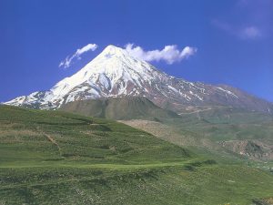 نمای دور قله دماوند