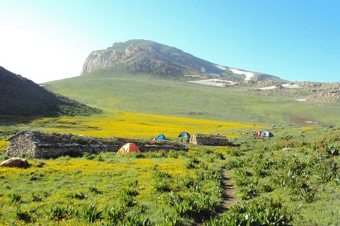 قله سماموس (سُماموس) یا قله سمام نام قله‌ ایست با ۳۶۸۹ متر ارتفاع، مرتفع‌ترین قلهٔ مشرف به دریای خزر و بلندترین قلهٔ گیلان است. این کوه در لیست بلندترین کوههای استانهای ایران موسوم به سیمرغ قرار دارد.