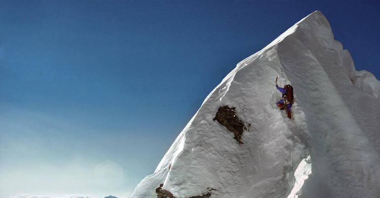 داگ اسکات در سن 79 سالگی به دلیل بیماری سرطان درگذشت. او اولین انگلیسی بود که توانست اورست را صعود کند، اما آنچه که پس از آن اتفاق افتاد باعث شد در بین مشهورترین کوهنوردان جهان قرار بگیرد.