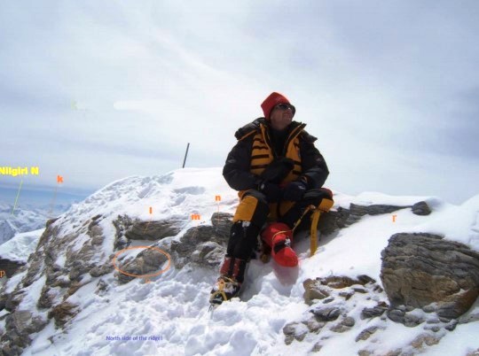 پنج تیم پس از آن تلاش کردند و نتوانستند از طریق مسیری با عنوان تیغه گلابی (این مسیر بعدا توسط ژاپنی ها و طی یک صعود حماسی صعود شد) در شمال کوه به قله دائولاگیری صعود کنند. اما یک تیم سوئیسی به سرپرستی ماکس آزلین با استفاده از مسیر شمال شرقی توانست به قله دائولاگیری صعود کند. از آن زمان به بعد، مسیر آنها به عنوان راه استاندارد صعود دائولاگیری شناخته میشود.