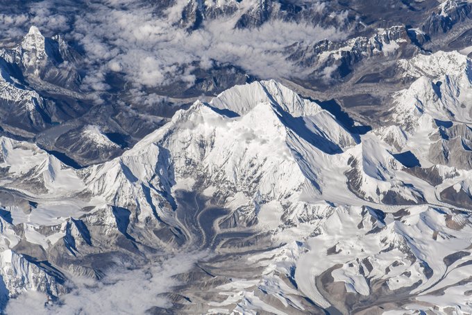 قله  اورست از فضا