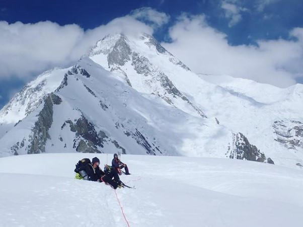 پس از چند روز توقف برنامه ها به دلیل آب و هوای نامناسب در قراقوروم و نانگاپاربات، کوهنوردان مجددا در حال حرکت به سمت بالا هستند.
