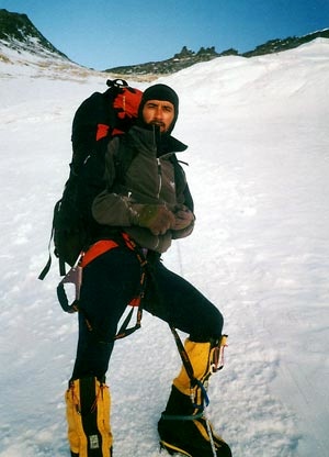 محمد اوراز کوهنوردی ایرانی کرد تبار و دومین ایرانی که پس از هومن آپرین اورست را صعود کرد.