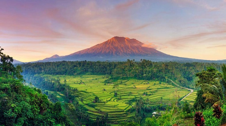 کوه آگونگ، بالی مقدسترین کوه بالی