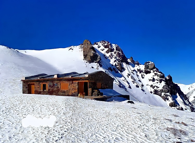 قله کلاغ لان - کوهنوردی در همدان