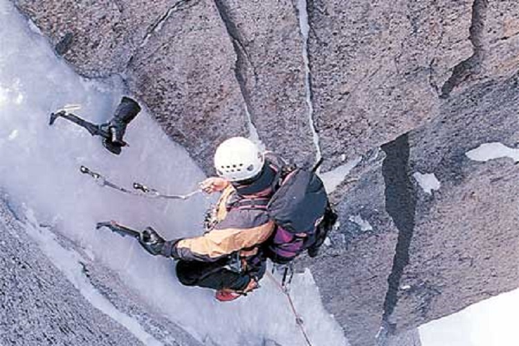 مارک توایت (متولد 2 نوامبر 1961) کوهنورد، نویسنده و بنیانگذار باشگاه جیم مونز در امریکاست. مارک توایت به عنوان یک کوهنورد در اواخر دهه 1980 و اوایل دهه 1990 با انجام یک سری از صعودهای دشوار به سبک آلپی در کوهنوردی به شهرت رسید. رویکرد رادیکال وی نسب به سبک سبکبار از او شخصیتی تاثیرگذار در جنبش صعودهای آلپی برجای گذاشته است.