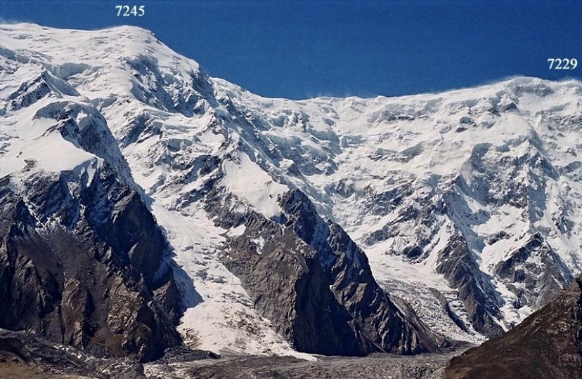 کنگور طاق (7719 متر) در کوه های کاشغر در نزدیکی لبه شرقی پامیر قرار دارد. این منطقه در یکی از دورافتاده ترین مناطق چین، در منطقه خودمختار اویغور سین کیانگ واقع شده است.