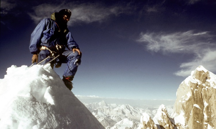 باینتا براک یک به ارتفاع 7285 متر معروف به اوگر یک بیش از 20 تلاش به خود دیده است. از این بین تنها سه تلاش موفق شدند به قله دست یابند. در این مقاله به بررسی تاریخچه صعودهای این برج گرانیتی باشکوه می پردازیم. با موج کوه همراه باشید.