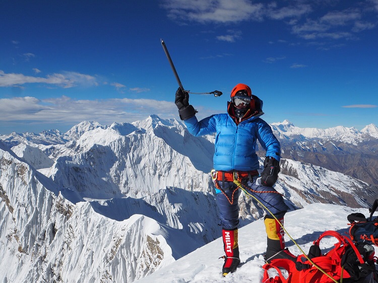اکثر افراد به قلل 8000 متری در نپال توجه می کنند و به خصوص اورست در مرکز این توجه قرار دارد. با این وجود این کشور دارای صدها قله است که می تواند تجربه کوهنوردی گرانبهایی در اختیار یک کوهنورد قرار دهد. همچنین بسیاری از چالش های کوهنوردی در قلل 7000 متری هیمالیا هنوز پابرجا هستند که نیاز به کوهنوردان توانمندی برای صعود خواهند داشت. در ادامه به معرفی بهترین کوههای 7000 متری در نپال می پردازیم که می تواند هدف بعدی شما باشد.