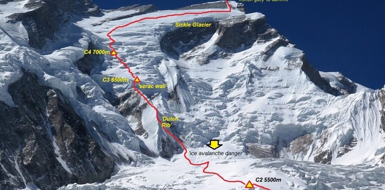 در بهار 2021، 67 کوهنورد به قله آناپورنا رسیدند که یک رکورد محسوب می شد. این رکورد مستلزم یک عملیات لجستیکی عظیم شامل تدارکات هوایی به کمپ 4، استفاده زیاد از کپسول اکسیژن و مقدار زیادی شانس در شرایط آب و هوایی بود. سپس بسیاری از صعودکنندگان به قله با هلیکوپتر به دائولاگیری رفتند تا برای قله دوم تلاش کنند.