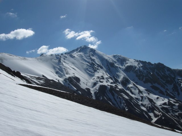 جالب است بدانید که ایران دارای 41788 کوه دارای نام می باشد. توصیف و حتی نام بردن از این تعداد کوه نه تنها در یک مقاله بلکه شاید به هزاران مطلب نیازمند باشد، با این حال در این نوشته به معرفی برخی از محبوبترین کوه های ایران به همراه ارایه راهنمای صعود پرداخته ایم که می تواند برای علاقمندان به کوهنوردی و طبیعت مفید واقع شود.