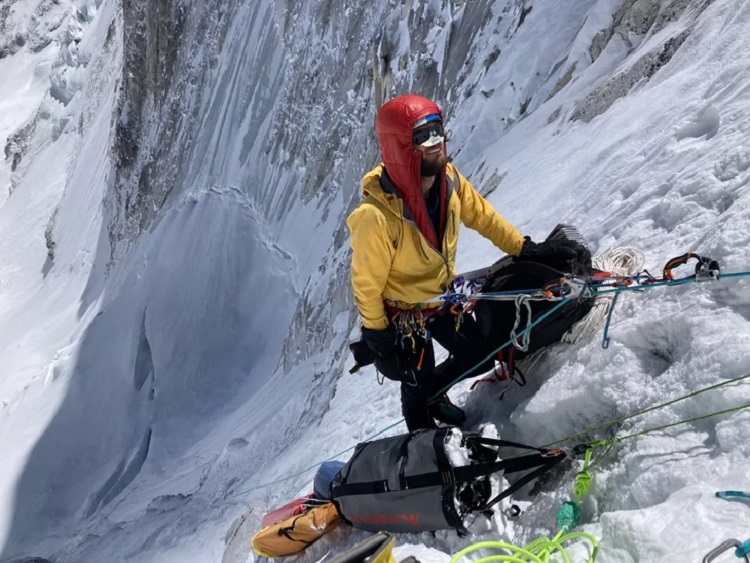 این دیواره کوهستانی یکی از سخت ترین مسیرها در هیمالیا بود که در 46 سال پیش با استفاده از تکنیک های صعود مصنوعی و ترکیبی صعود شده بود و با وجود 20 تلاش کسی موفق به صعود مجدد آن نشد.