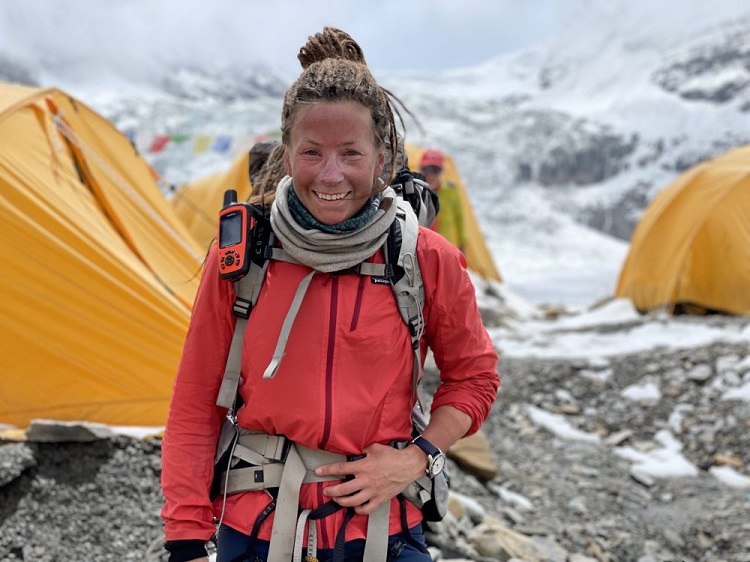 کریستین هاریلا از نام های شناخته شده این روزهای کوهنوردی به شمار می رود. وی که اصالتا نروژی می باشد اخیرا رکوردهایی در دنیای کوهنوردی ثبت کرد که توجه بسیاری را به خود جلب کرده است. دنیای ورزشی او از کوهها به عنوان یک اسکی باز شروع شد اما توانست در مدت زمان کوتاهی به رکودهایی شگفت انگیز در دنیای کوهنوردی برسد.