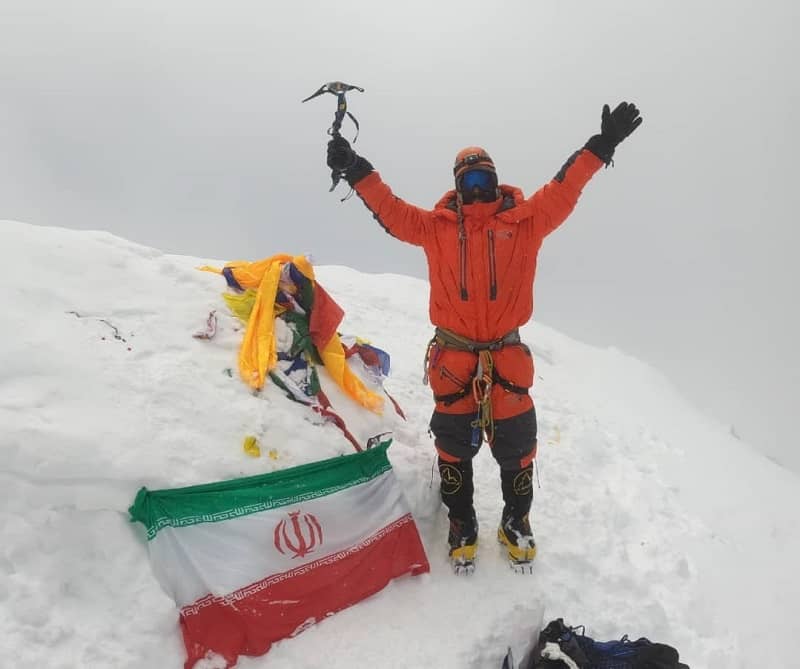 در سال جاری یکی از کوهنوردان کشورمان به نام ایمان احمدپور توانست بدون استفاده از اکسیژن کمکی و همچنین بدون کمک شرپا قله کی2 را صعود کند. به این مناسبت در این مقاله به بررسی تاثیر شرپا در صعودها به نقل از گسمن تامانگ می پردازیم.