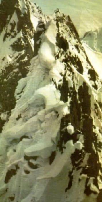 میتره پیک یک قله 6000 متری زیبا در منطقه ای دورافتاده در یخچال بالتورو است. این کوه در دو راهی قرار دارد که سمت راست آن به سمت کی2 و سمت چپ آن به سمت گاشربروم ها امتداد دارد.