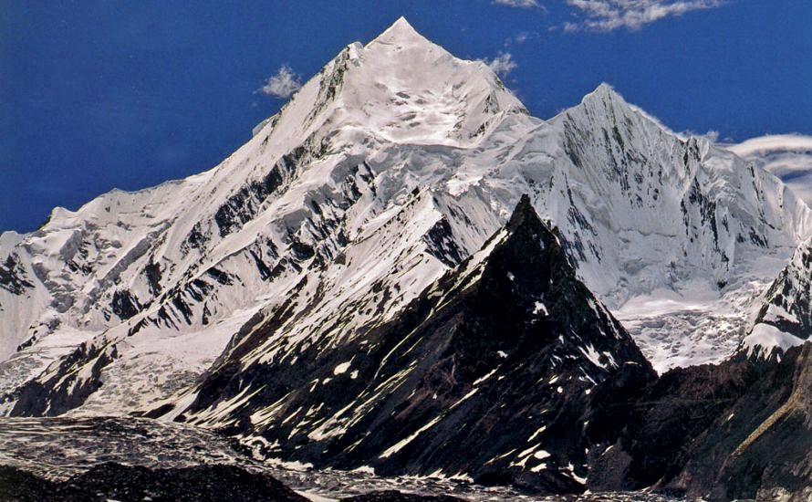 برخی از کوهنوردان کاشف واقعی هستند. هانس شل اتریشی با این توصیف مطابقت دارد. او کسی بود که توانست چند قله 7000 متری را برای نخستین بار صعود کند و به 4 قله هشت هزار متری نیز دست یافت. مسیر او در روپال نانگاپاربات (که اکنون مسیر شل نامیده می شود) یک شاهکار کوهنوردی است. بیایید پنج اولین صعود هانس شل را در قله های 7000 متری بررسی کنیم.