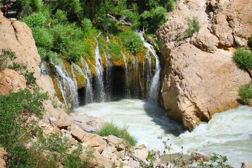 آبشار آب ملخ
