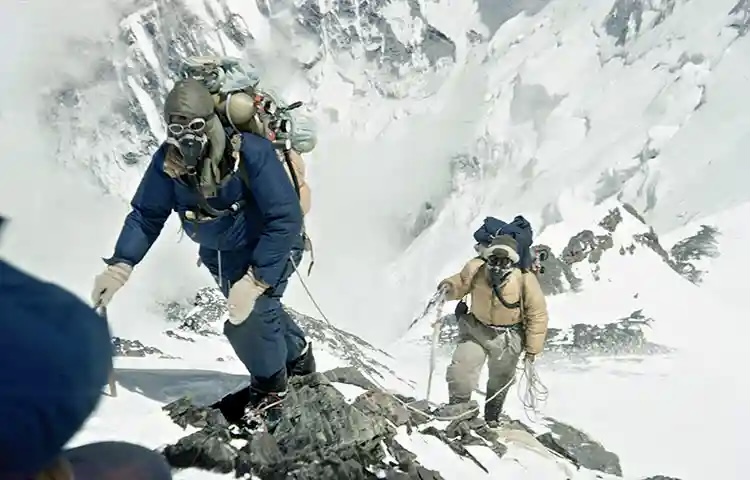 اولین صعود اورست