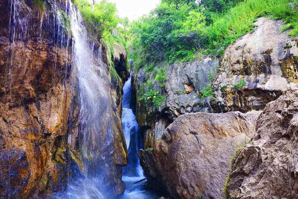 راهنمای طبیعت گردی و کمپینگ در تبریز 76 آبشار گل آخور