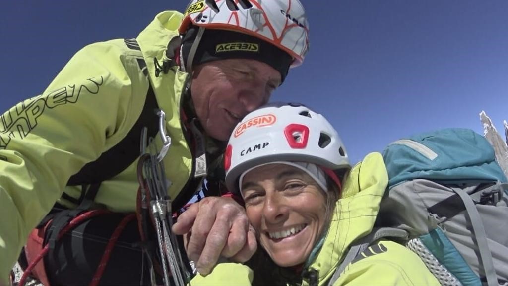 سال گذشته، دنیس اوربکو گفت که می‌خواهد مسیر جدیدی را در یک 8000 متری به سبک معمولی خود صعود کند. او می خواست با یک کوهنورد زن همراه شود زیرا یک زن هنوز مسیر جدیدی به سبک آلپی را در یک قله 8000 متری باز نکرده است. ماریا خوزه «پیپی» کاردل، همسر دنیس، قدم برداشت و این چالش را پذیرفت.