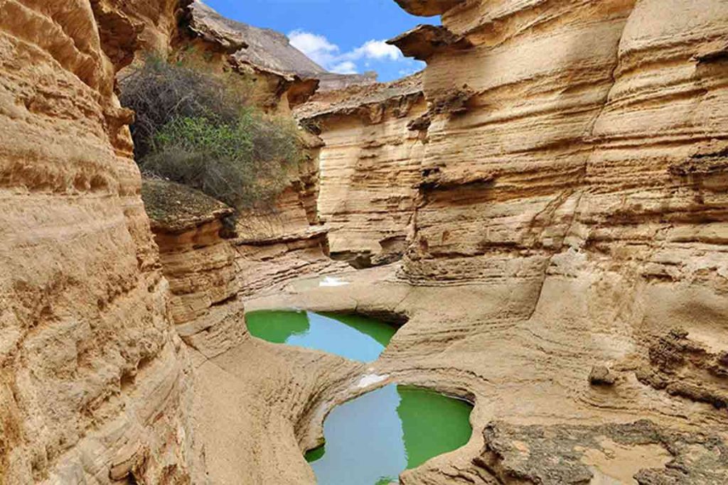 راهنمای طبیعت گردی و کمپینگ در قشم (10 جاذبه دیدنی) 62 تنگه چاهکوه
