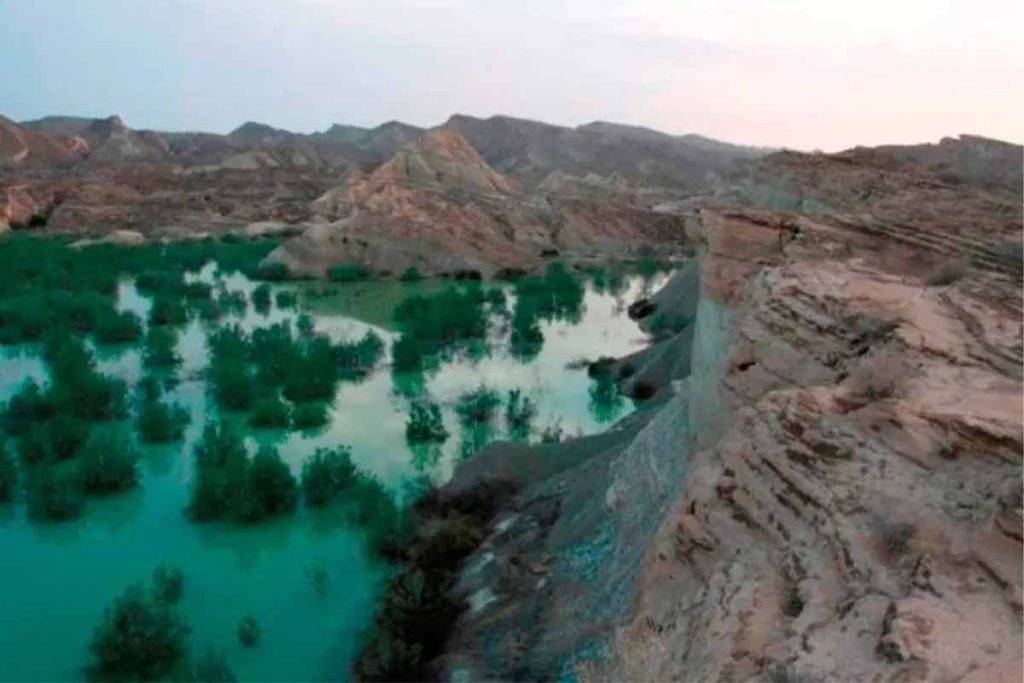 راهنمای طبیعت گردی و کمپینگ در قشم (10 جاذبه دیدنی) 73 سد گوران