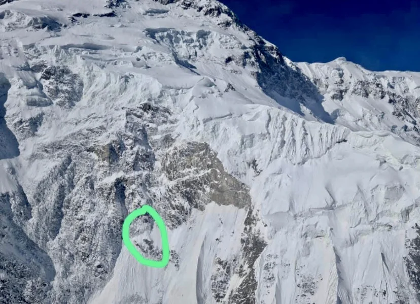 به گفته آنا پیونووا در Mountain.ru، دیمیتری پاولنکو، کوهنورد مشهور روسی، همسرش سوتلانا و دو مشتری در قله 7439 متری پوبدا در تین شان مفقود شده اند.