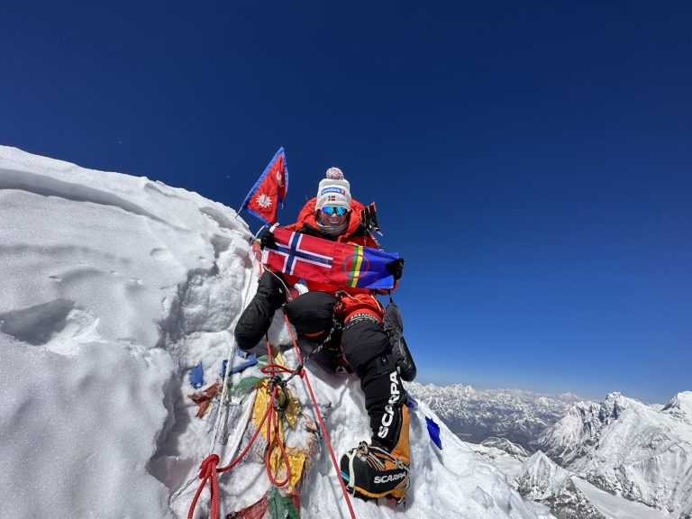 کریستین هاریلا از نروژ 37 ساله و تنجن لاما شرپا از نپال 35 ساله ممکن است صفحه ای از تاریخ کوهنوردی را بنویسند یا ننویسند، اما قطعاً در تعدادی از جداول آماری ردیف اول را اشغال خواهند کرد. آنها در 92 روز توانستند 14 قله واقعی هشت هزار متری جهان را صعود کنند.