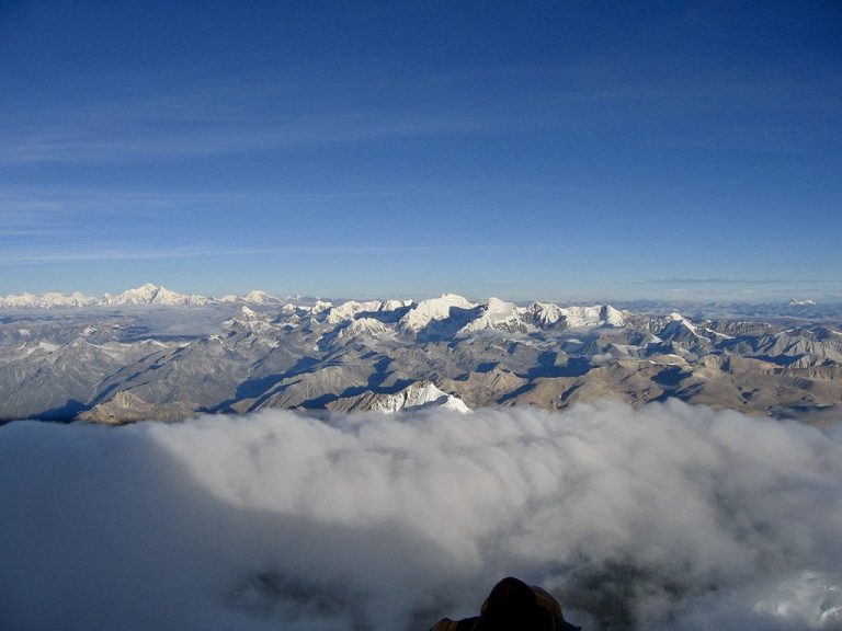 قله های فرعی زیادی وجود دارد که همچنان صعود نشده باقی مانده اند و بحث زیادی هم درباره آنها وجود دارد. اما لاپچه کانگ 2 به ارتفاع 7250 متر را بایست به عنوان یکی از بلندترین قله های مستقل صعود نشده در دنیا در نظر گرفت که بحثی هم پیرامون آن وجود ندارد.