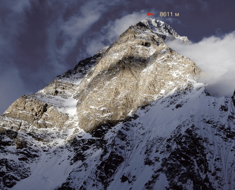 کازویا هیراید و کنرو ناکاجیما کوهنوردان ژاپنی پس از انجام اولین صعود از جبهه شمالی تیریچ میر به ارتفاع 7708 متر به ژاپن بازگشتند.