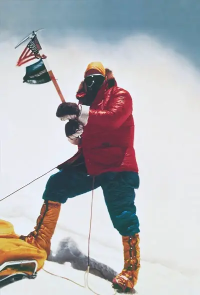 جیم ویتاکر، کوهنورد مشهور، سخنران اصلی و نویسنده، بیشتر به این دلیل شناخته می شود که اولین آمریکایی بود که در اول می 1963 به قله اورست رسید. این دقیقا ده سال پس از اولین صعود کوه توسط سر ادموند هیلاری و تنزینگ نورگی شرپا انجام گرفت.
