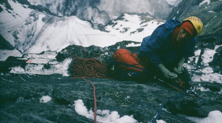 برگزارکنندگان کلنگ طلایی هر سال جایزه ای با عنوان یک عمر دستاورد به پیشگامان کوهنوردی جهان اعطا می کنند. این جایزه امسال به جورج لووه، کوهنورد امریکایی اهدا شد.