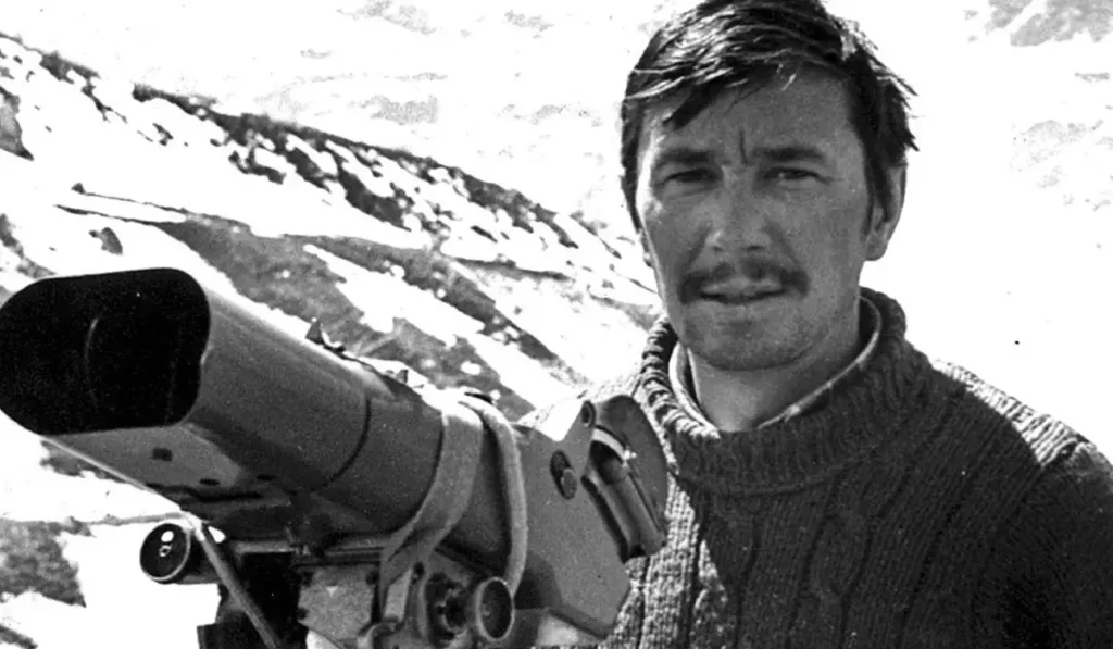 جوزف پسوتکا در شهر کوشیتسه، چکسلواکی (اکنون به نام اسلواکی شناخته می شود) به دنیا آمد. او متولد 12 فوریه 1934 بود. او در دل اشتیاق به کوهنوردی داشت و از این رو سفر خود را به کوهستان آغاز کرد و به یکی از نام های مطرح جامعه کوهنوردی تبدیل شد. او به عنوان مسن ترین فردی در جهان که بدون اکسیژن به قله اورست رسیده است، شناخته شده است.