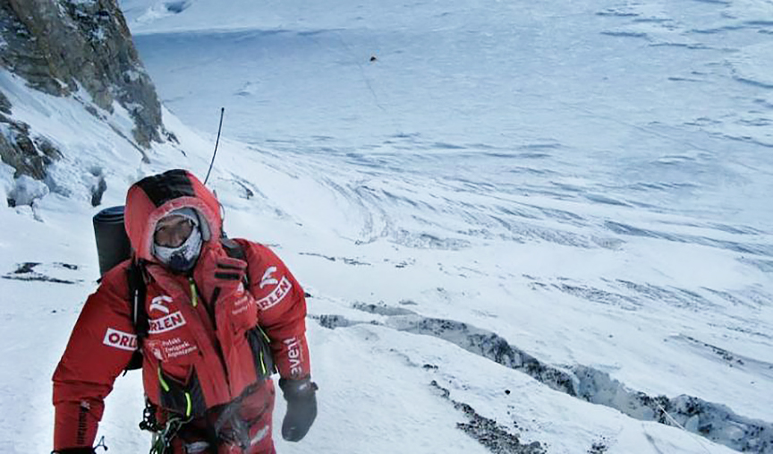 مثلی می گوید که بهترین کوهنوردان فراموشکارترینند. دنیس اوربکو در زمستان دو سال پیش اعلام کرد که قصد بازنشتستگی از کوهنوردی در ارتفاعات بالا را دارد اما گویا به راحتی قضیه را به فراموشی سپرده است. وی پس از بازنشستگی! سه هشت هزار متری را در مدت زمان فقط 12 روز آنهم بدون اکسیژن کمکی (2 قله به صورت یک روزه و کی2 به صورت دو روزه) صعود کرد و حالا هم می خواهد به زمستان گاشربروم یک بازگردد.
