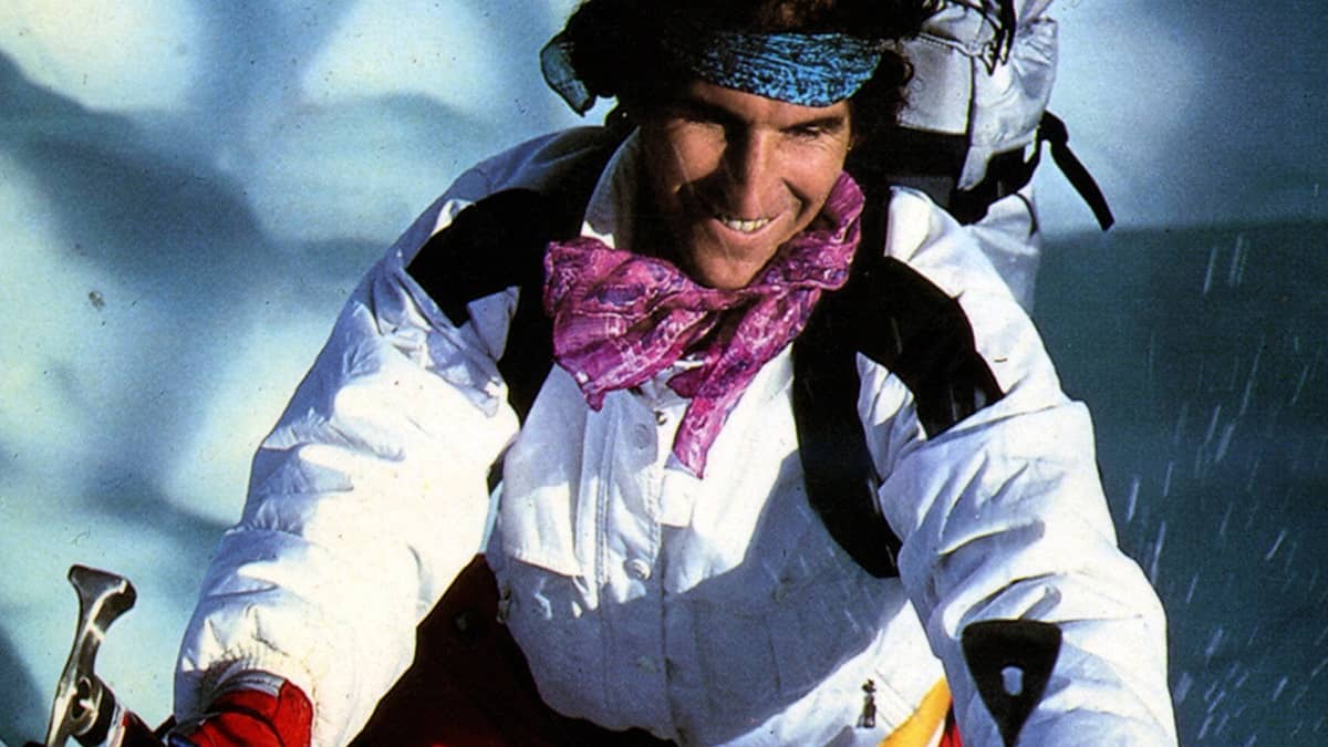 ژان مارک بووین اسکی‌باز اکستریم، هنگ گلایدر ، خلبان پاراگلایدر، غارشناس کوهنورد، بیس جامپر، فیلم‌ساز و نویسنده فرانسوی بود. او در طول زندگی خود چندین رکورد قابل توجه به دست آورده است. برخی از آنها رکوردهای ارتفاع برای پرواز با هواپیما و پاراگلایدر، شکستن رکورد برای شیرجه زیر یخبندان، اولین صعود و فرود اسکی در آلپ و مهمتر از همه، اولین پاراگلایدر از بلندترین کوه جهان، قله اورست است. ژان، در مجموع، پیشگام بزرگی در ورزش های ماجراجویی بود و زندگی پرشوری را پشت سر گذاشت.