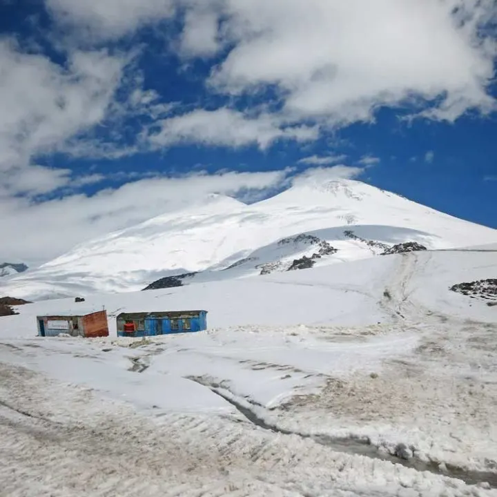 Scenery Garabashi Mount Elbrus climb