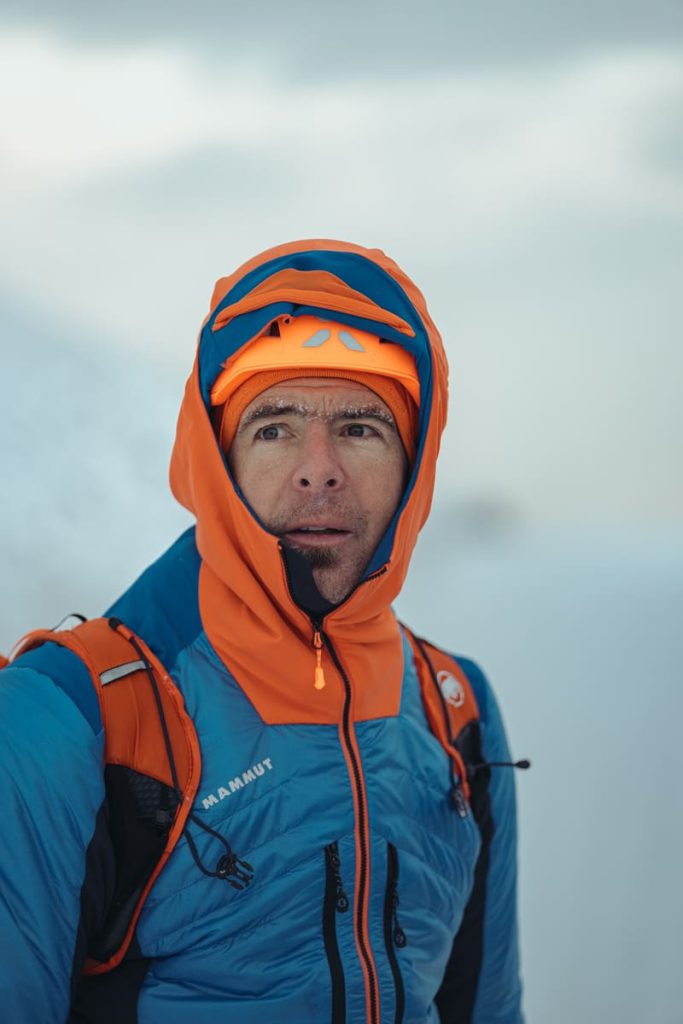 کوهنوردی یا آلپینیسم سرعتی همیشه دارای طرفداران و منتقدان خود هست و البته با وجود اینها دنیای کوهستان جهان آزادیست و هر کسی هر آنچه دوست دارد انجام می دهد. دنی آرنولد هم از آنهاییست که بدون توجه به این بحث ها راه خود را می رود. دنی آرنولد سوییسی از کوهنوردان سرعتی حال حاضر دنیاست که برای برخی از بهترین رکوردها در کوه های آلپ شناخته می شود.
