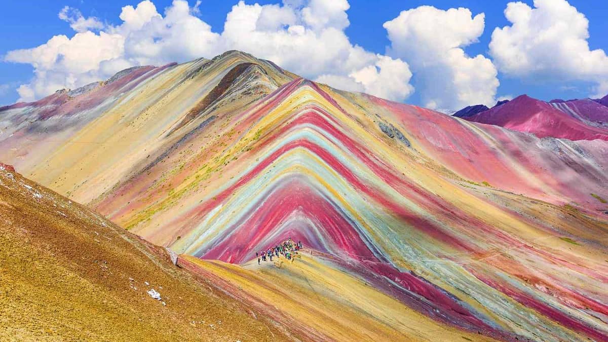 6 کوه رنگین کمانی جهان و علم پشت رنگ‌های درخشان آنها