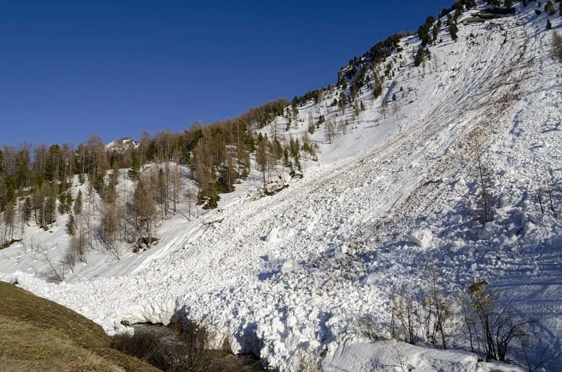 wet snow avalanche 1 Chris Souillac photo scaled 1