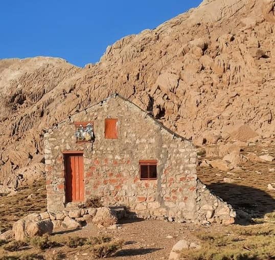 قله هفت‌ تنان؛ راهنمای صعود به نماد مقاومت در دل زردکوه