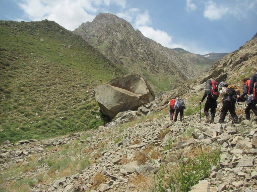 قله چالون؛ بالکون تماشای علم‌کوه (راهنمای صعود)