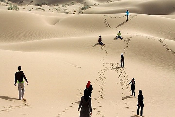 ۱۲ نکته سفر به کویر مرنجاب: از بهترین زمان تا کمپ و تجهیزات
