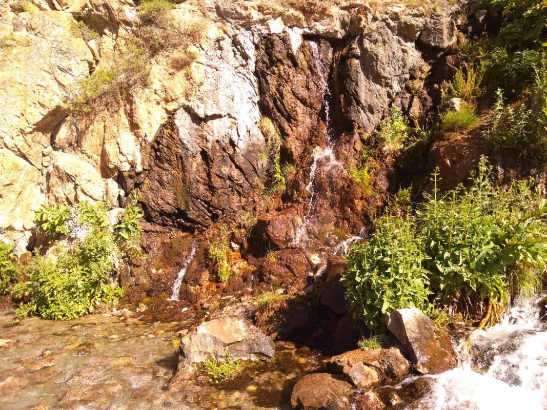 دوخواهرون ۴۳۰۰ متری؛ راهنمای صعودی طولانی و چالشی