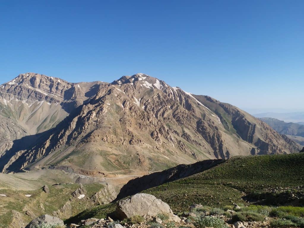 قلهٔ برفِ کرمو: راهنمای صعود، مسیرها و تجهیزات لازم