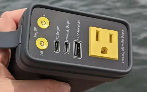 راهنمای انتخاب پاوربانک برای کوهنوردی و کمپینگ + نکات حرفه‌ای