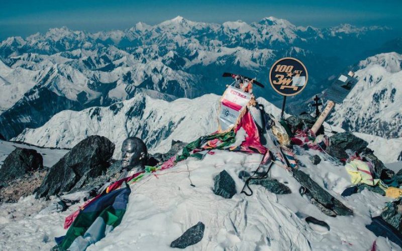 1647660044_39-vsegda-pomnim-com-p-gora-pik-lenina-foto-39