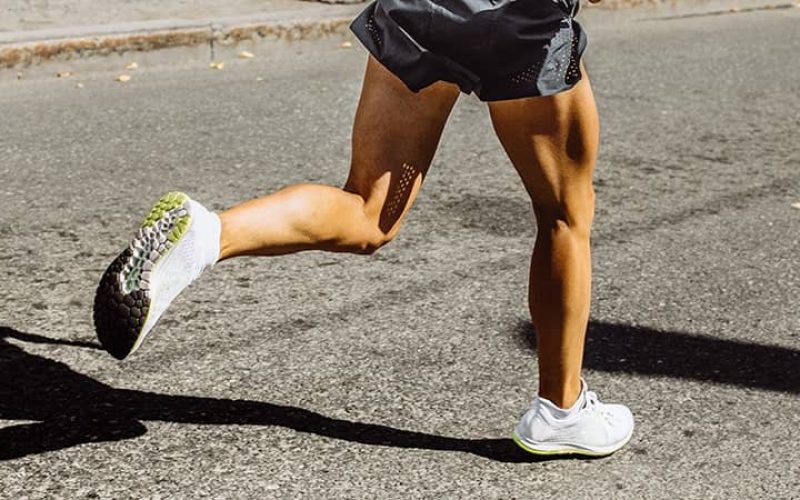 10 فایده دویدن برای پاها به همراه نکات