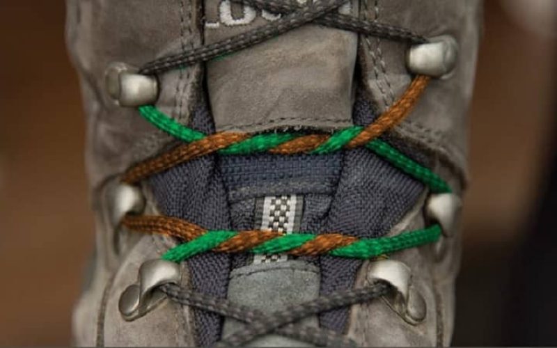 راهنمای نحوه بستن کفش کوهنوردی: 3 ترفند کاربردی